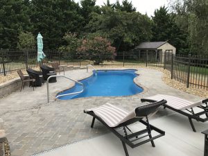 Lagoon Shape Fiberglass Pool With Lounge Chairs